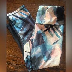 Lucy Power Studio capri. Size small